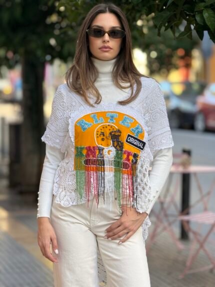 Χειροποίητο ασύμμετρο top από vintage δαντέλα patchwork με χάντρες και πέτρες — μπροστινή όψη