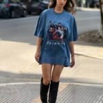 Μπλε πετροπλυμένο oversized T-shirt Disney Villains, φορεμένο